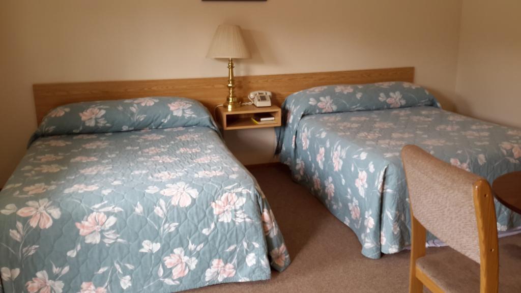 Mountain View Motel Smithers Room photo